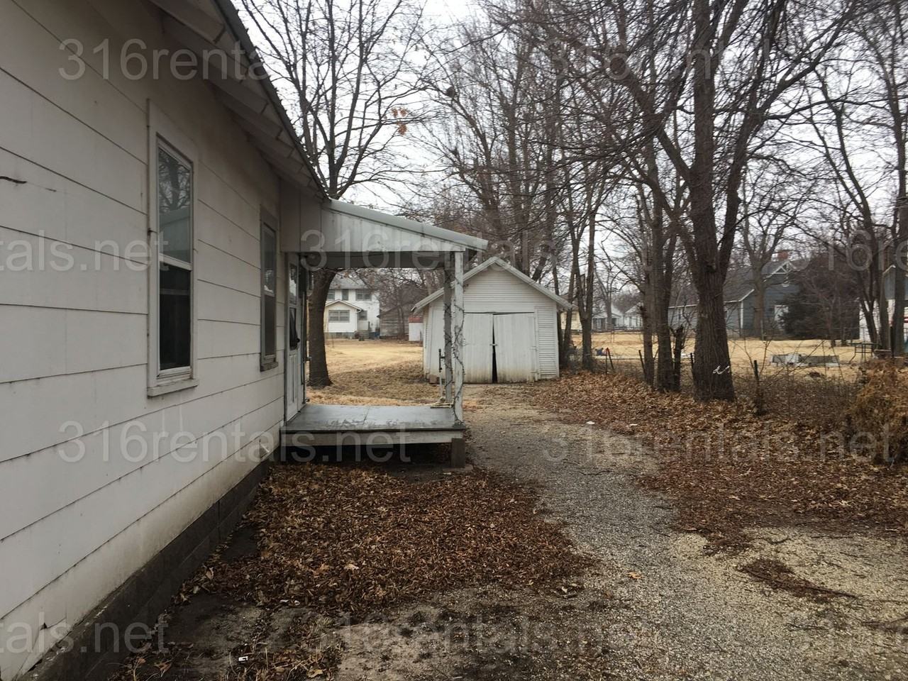 1014 E 6th St - Photo 6 of 10