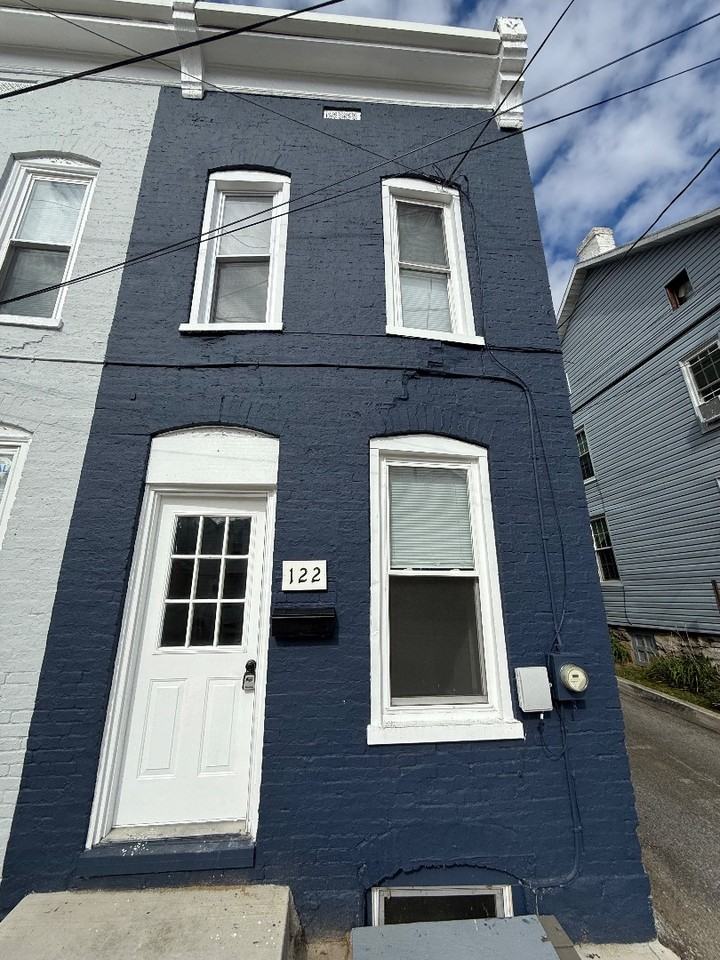 122 N Conococheague St - Photo 2 of 20