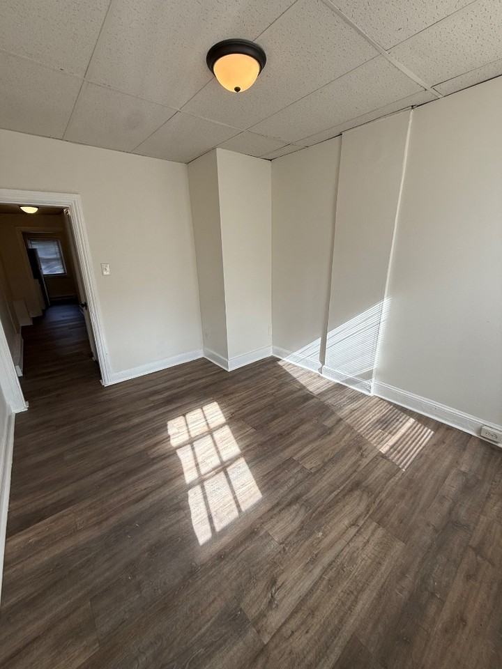 122 N Conococheague St - Photo 3 of 20