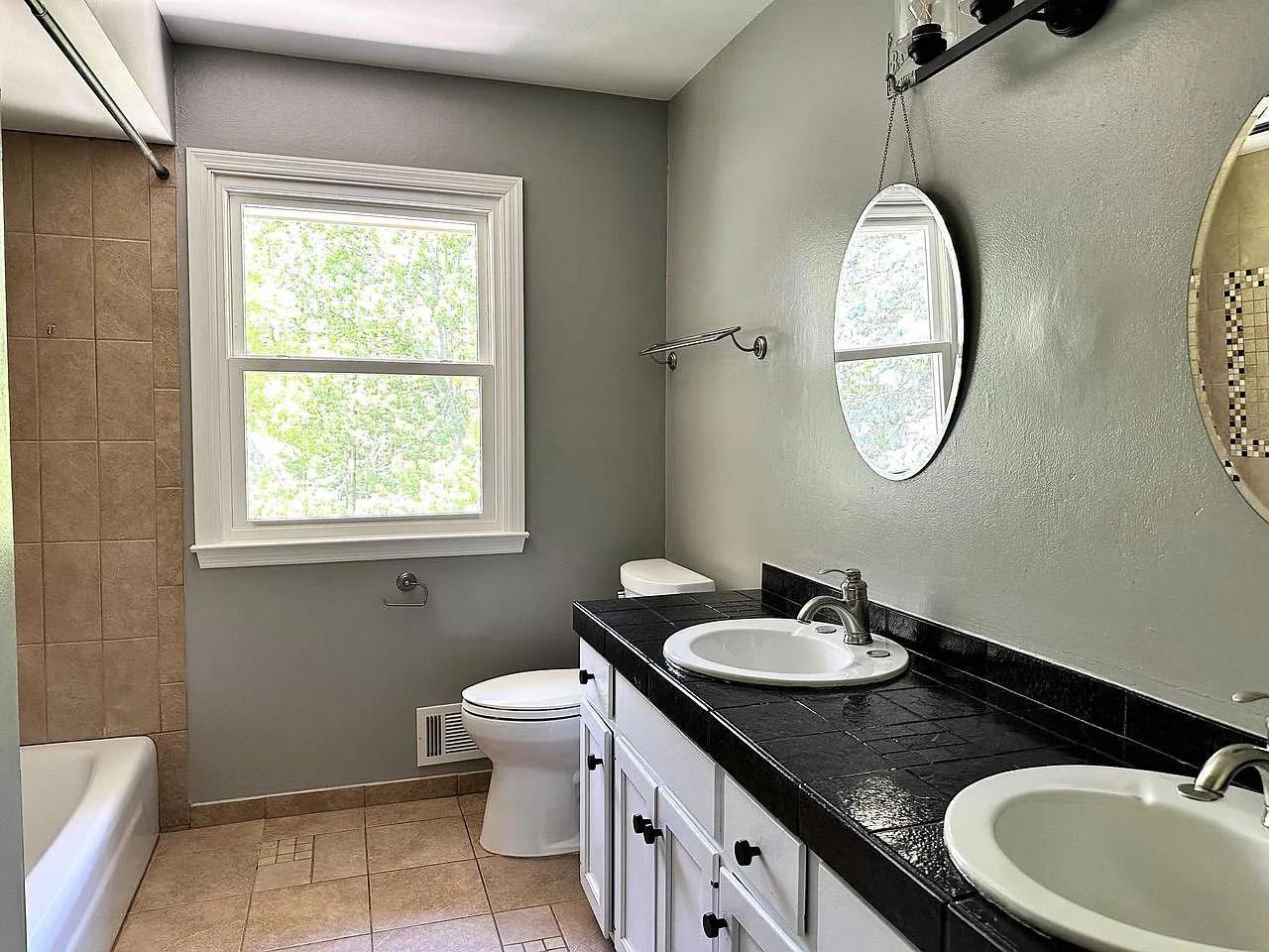 340 Crescent Lane - Photo 5 of 20