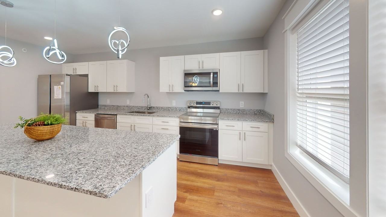 1315 Forest Ave - Photo 4 of 28