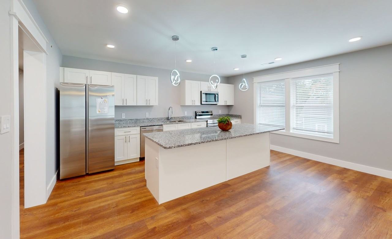 1315 Forest Ave - Photo 5 of 28
