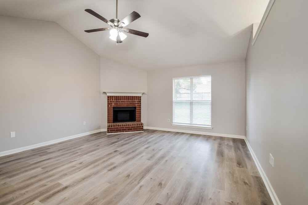 10712 Oak Cir N - Photo 4 of 16