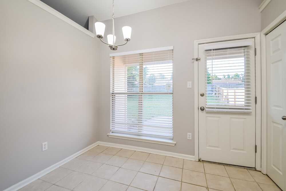 10712 Oak Cir N - Photo 6 of 16