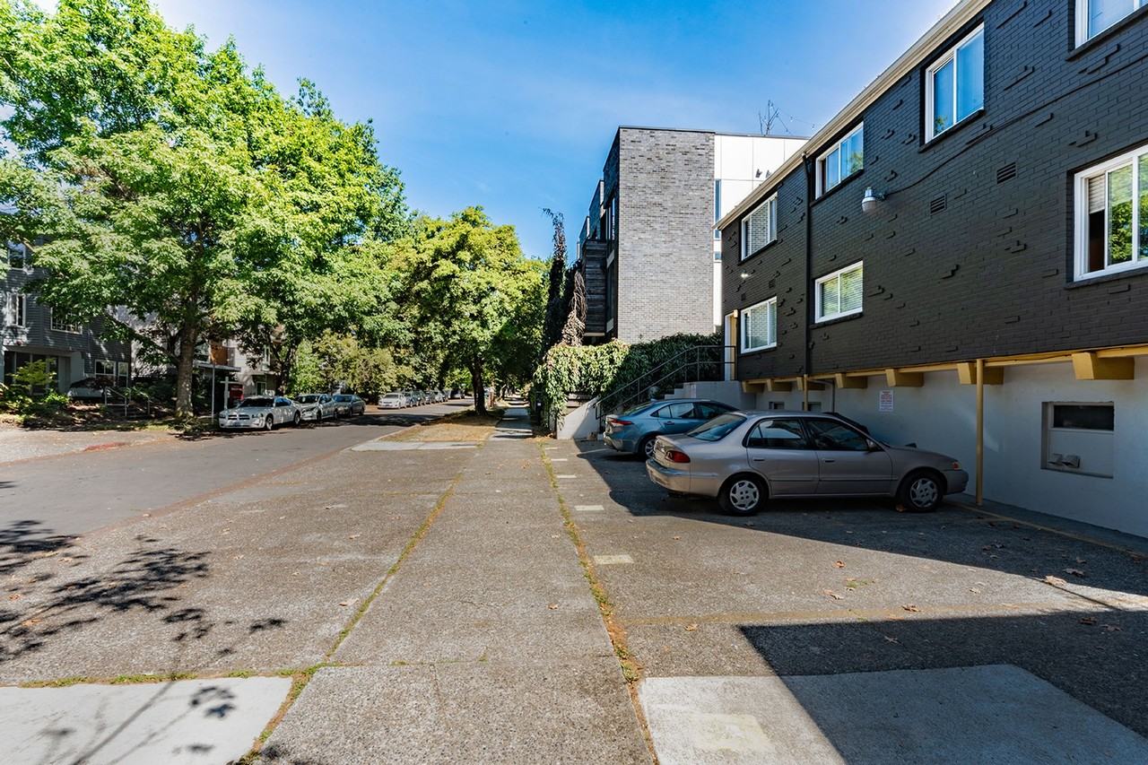 Eleanor Apartments - Photo 3 of 10