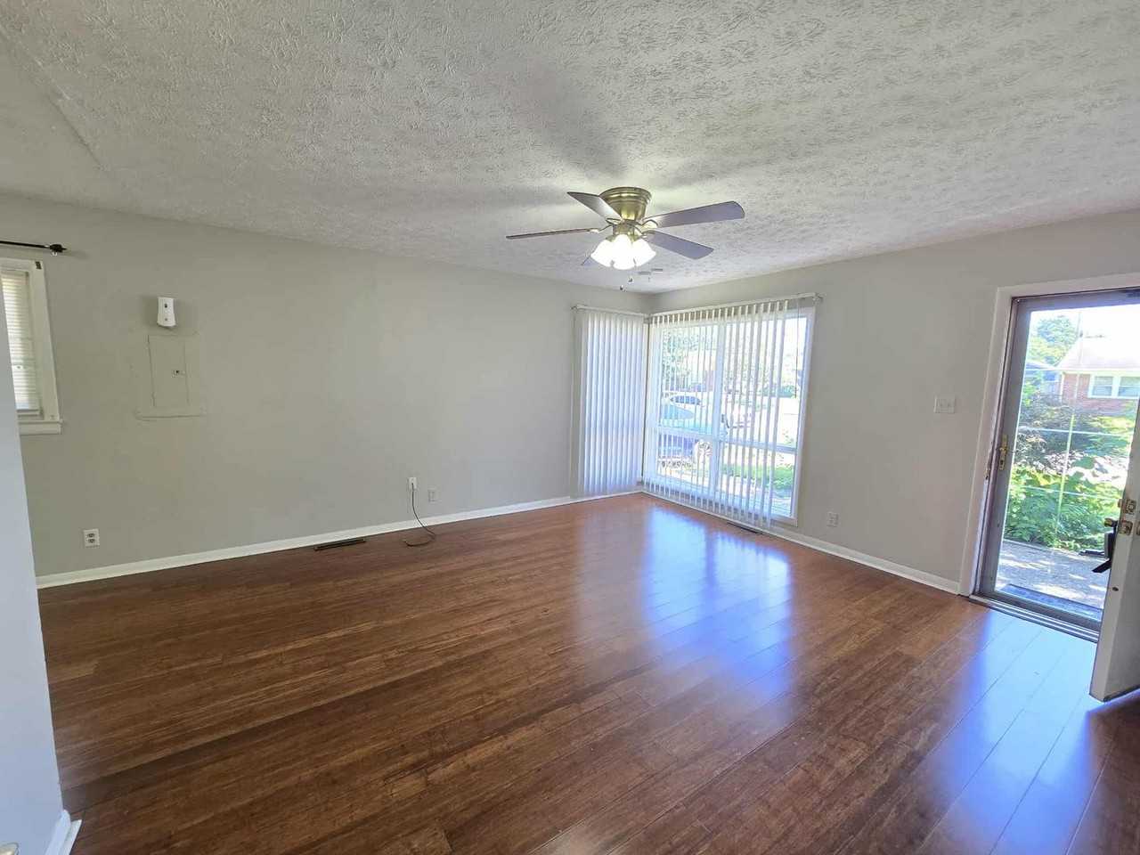 3318 Moulton Ln - Photo 4 of 15