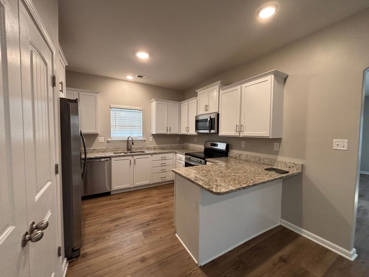 10147 Sterling Ridge Dr - Photo 3 of 9