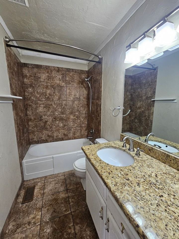 619 E Boyd St - Photo 5 of 32