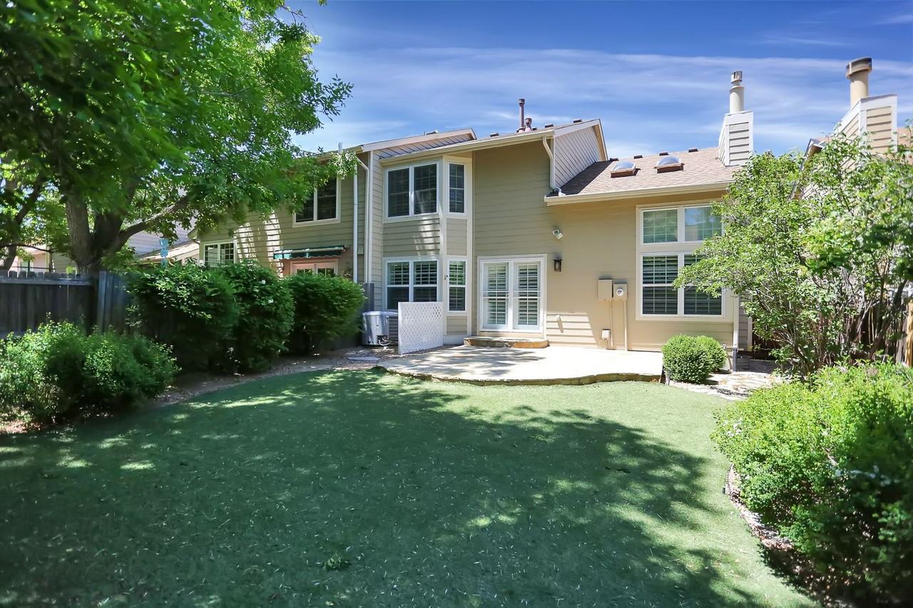 1576 S Syracuse St - Photo 4 of 35