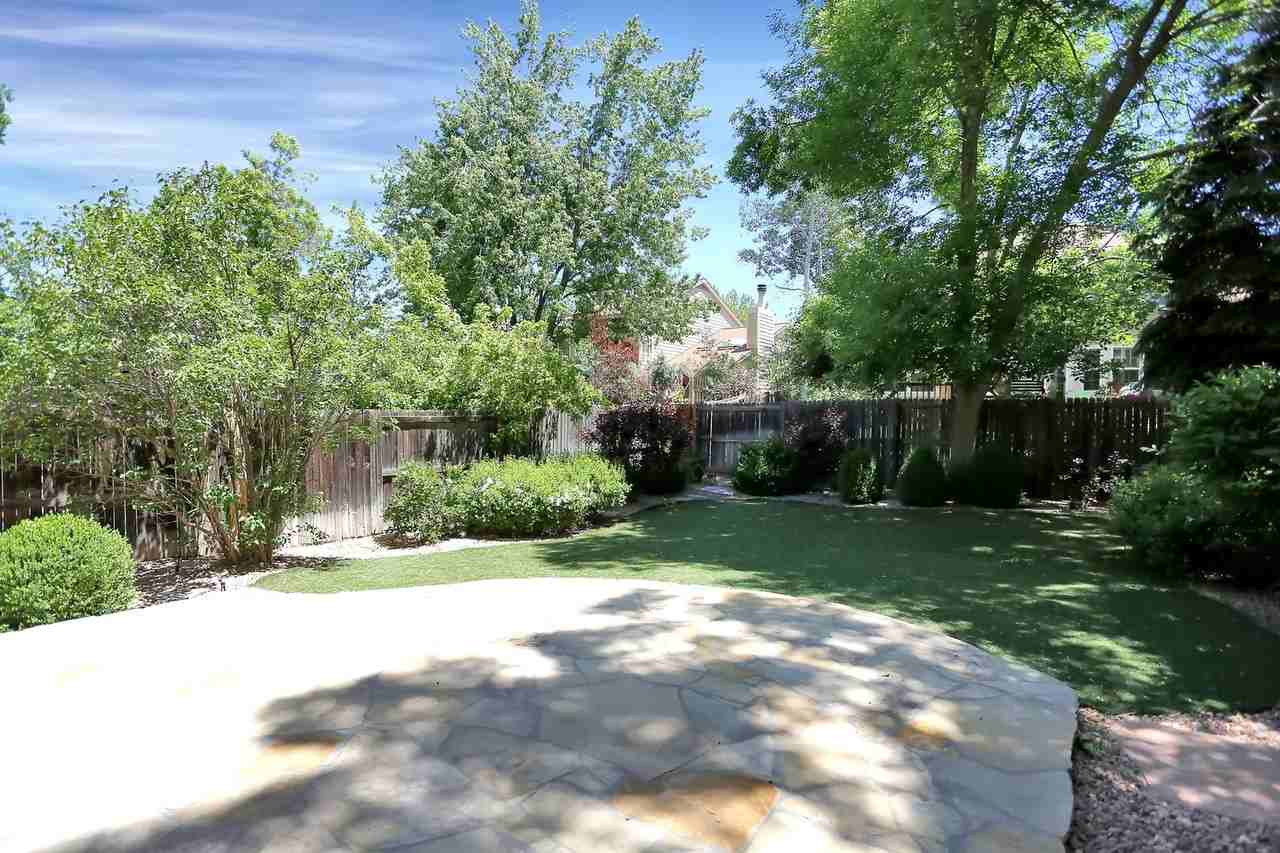 1576 S Syracuse St - Photo 6 of 35