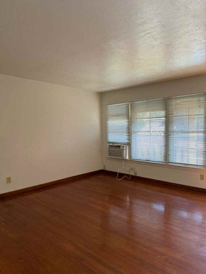 Van Ness 7-Plex - Photo 7 of 15