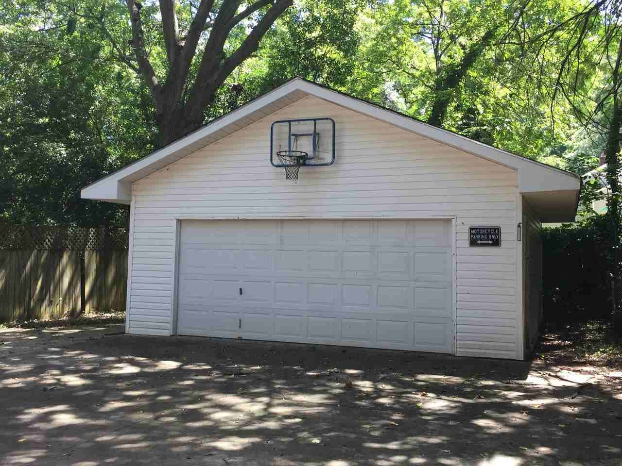 228 W Hillcrest Dr - Photo 3 of 15