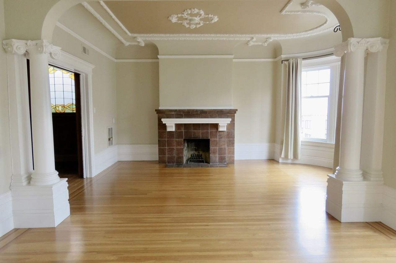 819 Ashbury St - Photo 2 of 26