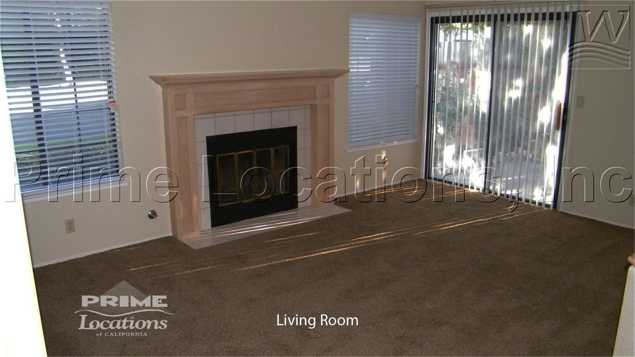 401 Kingston Ct - Photo 2 of 6