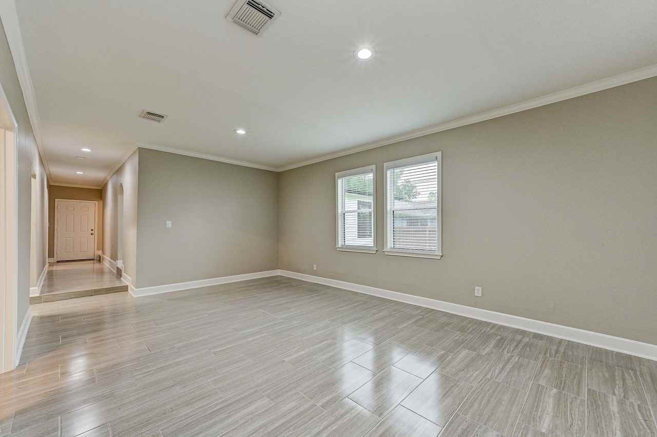 6618 Winton St - Photo 7 of 23