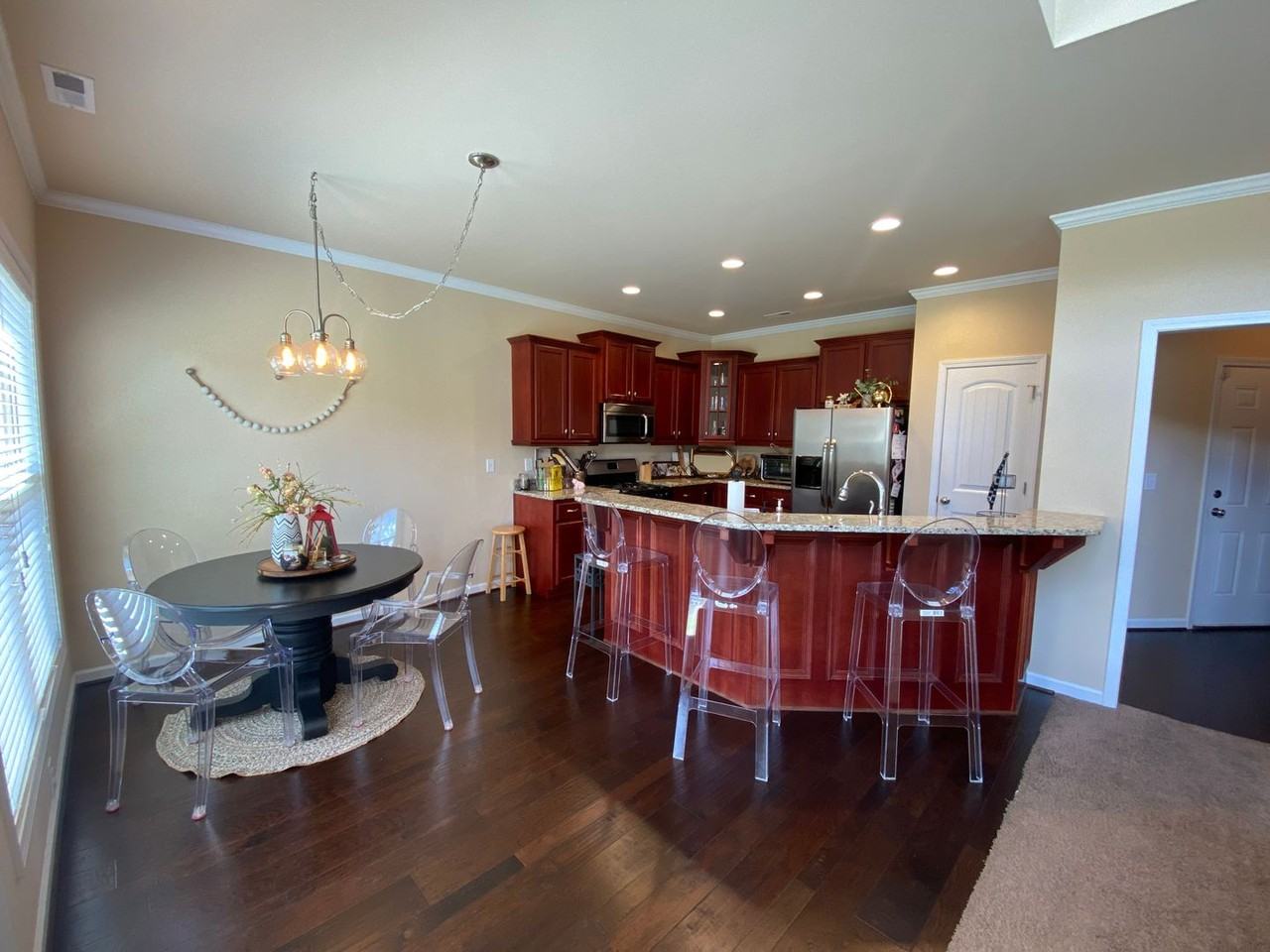 147 Nicholas Cv - Photo 4 of 14