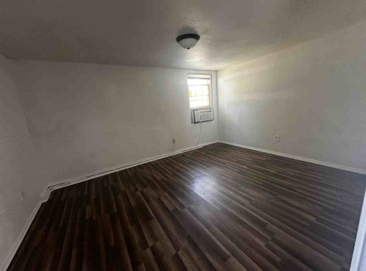 204 N Main St - Photo 6 of 15