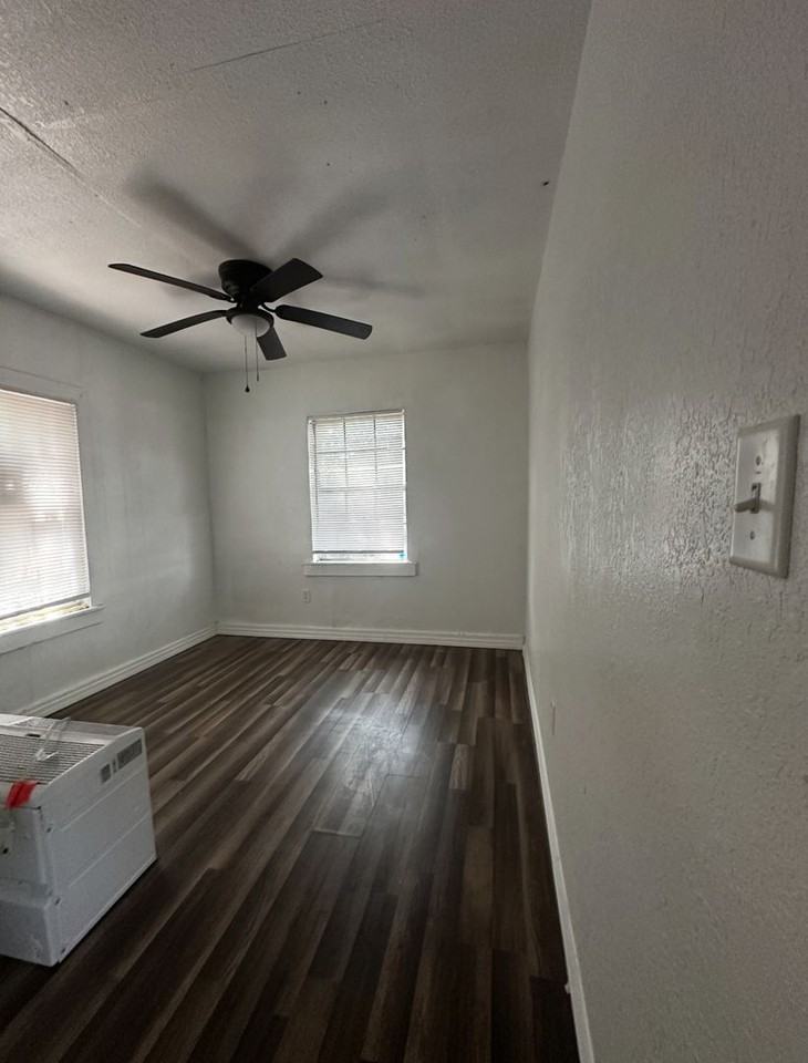 204 N Main St - Photo 7 of 15