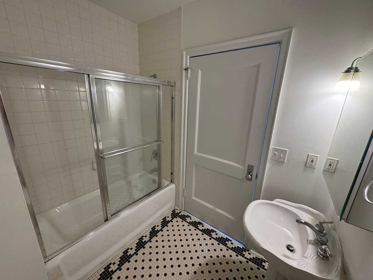 515 N Church St - Photo 3 of 5