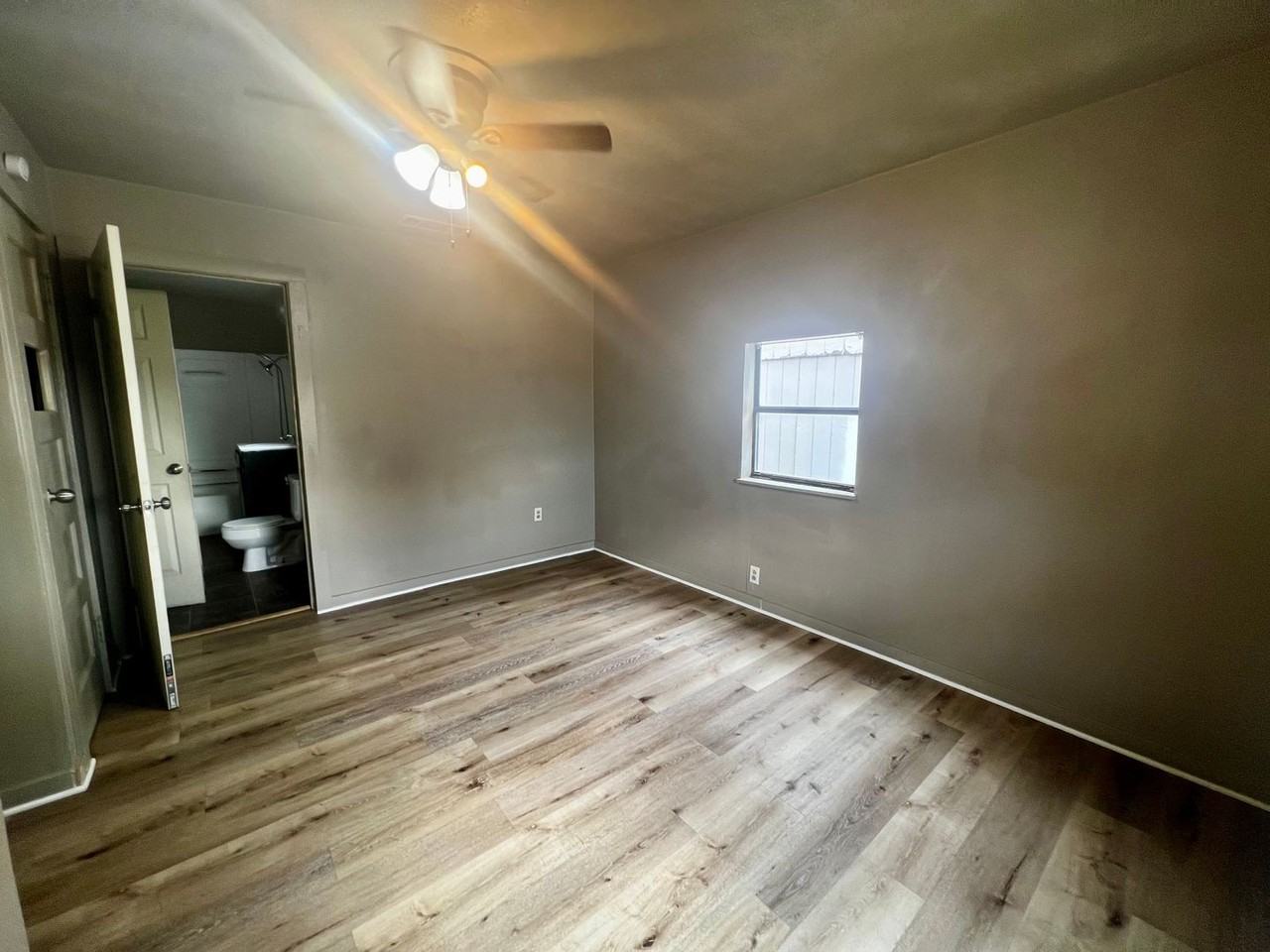 220 N 6th St - Photo 5 of 9
