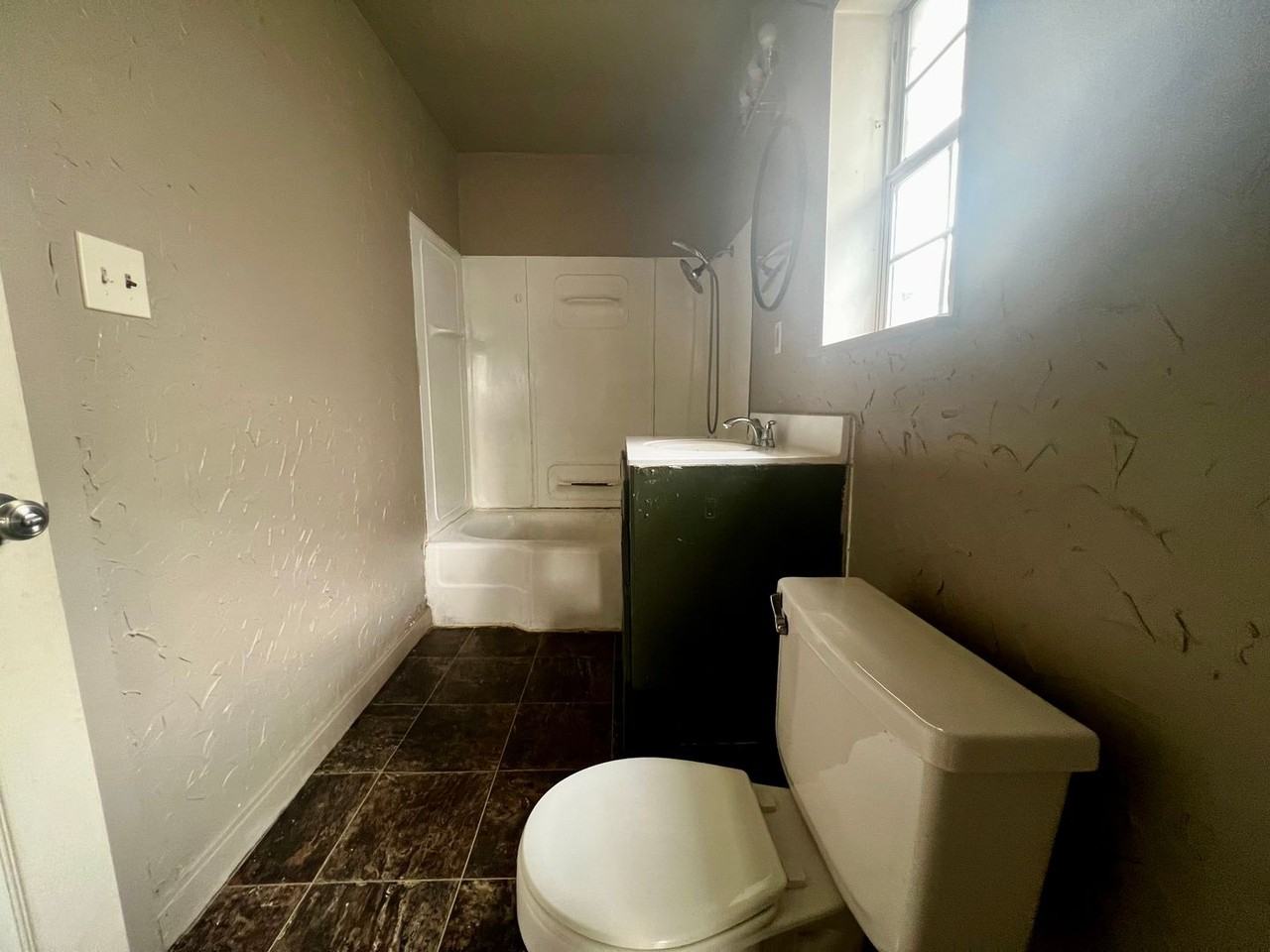 220 N 6th St - Photo 6 of 9