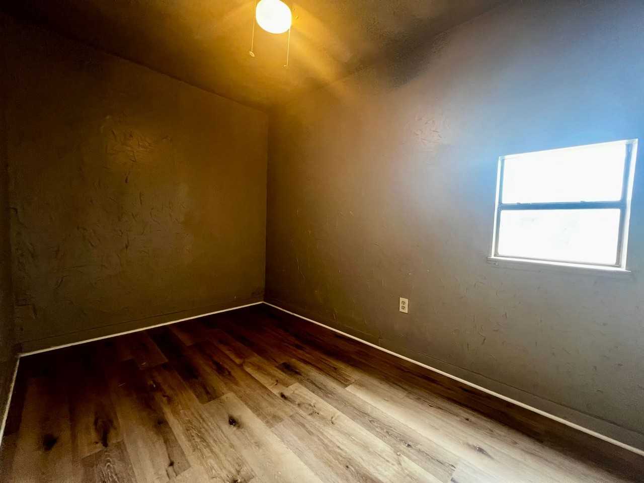 220 N 6th St - Photo 7 of 9