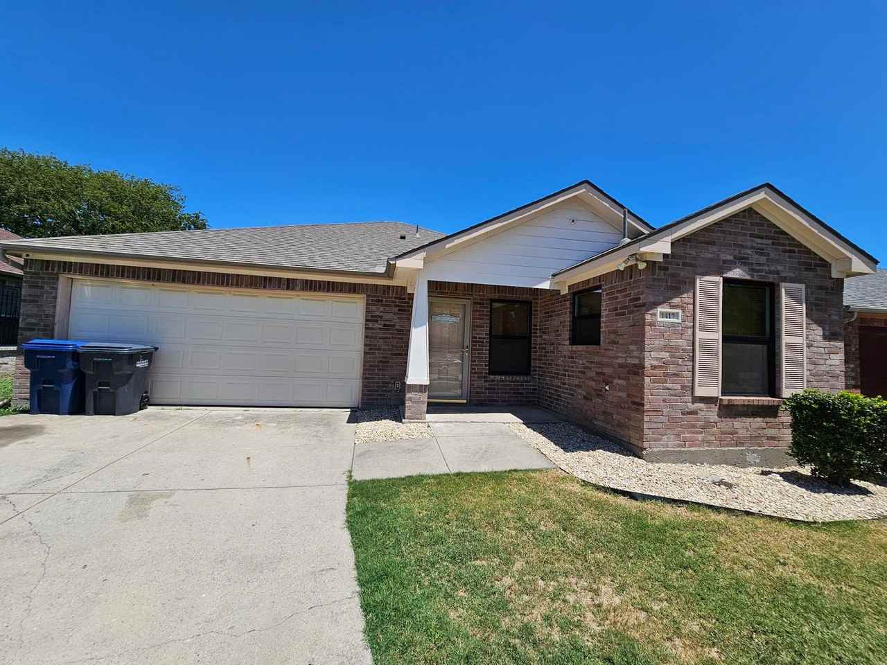 1417 Paloma Dr - Photo 2 of 26