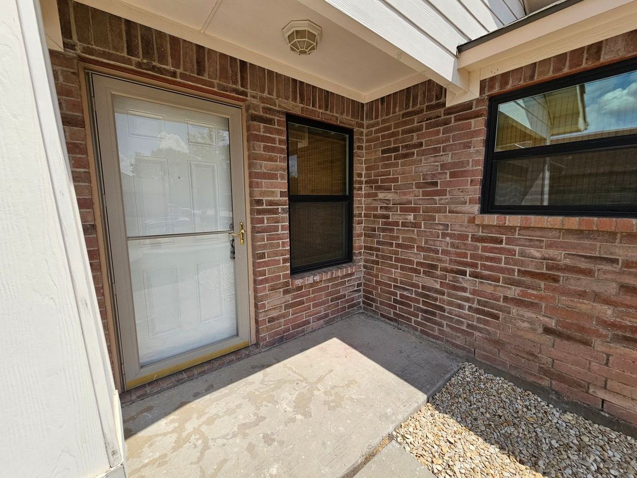 1417 Paloma Dr - Photo 3 of 26