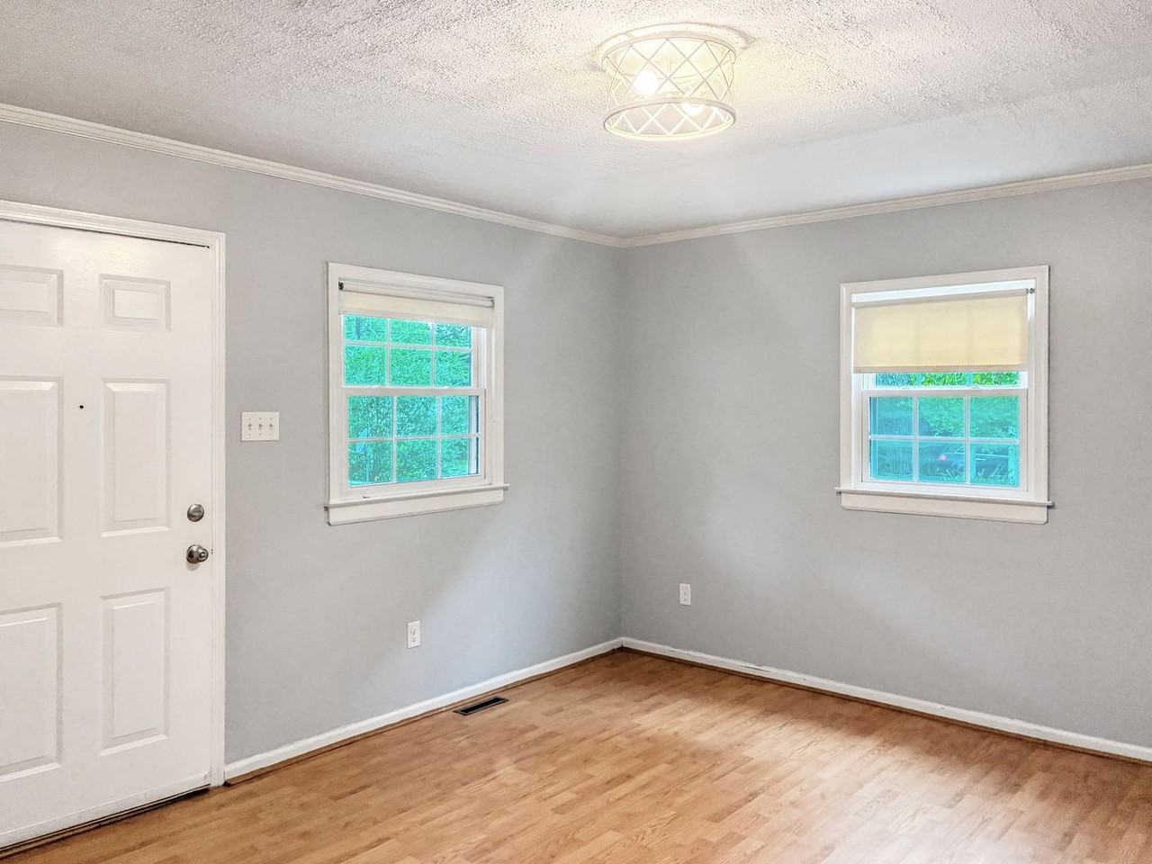 1019 Halsey Ln - Photo 2 of 12