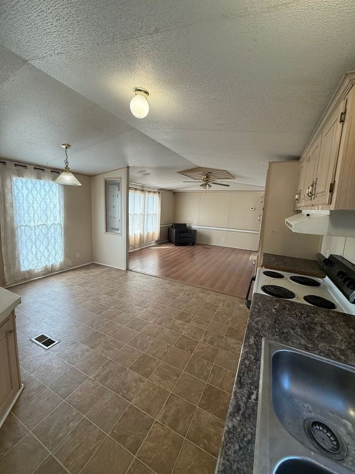 1215 Cypress Dr - Photo 3 of 23