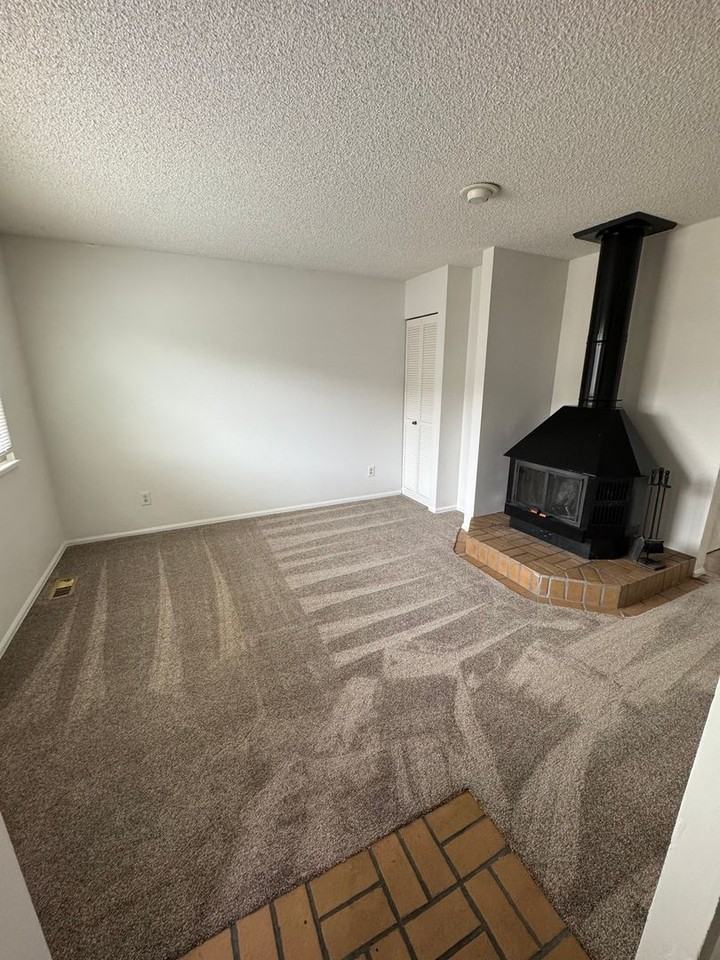 5549 Mansfield Ct - Photo 2 of 11