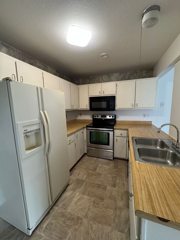 5549 Mansfield Ct - Photo 3 of 11