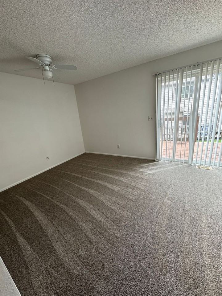 5549 Mansfield Ct - Photo 4 of 11