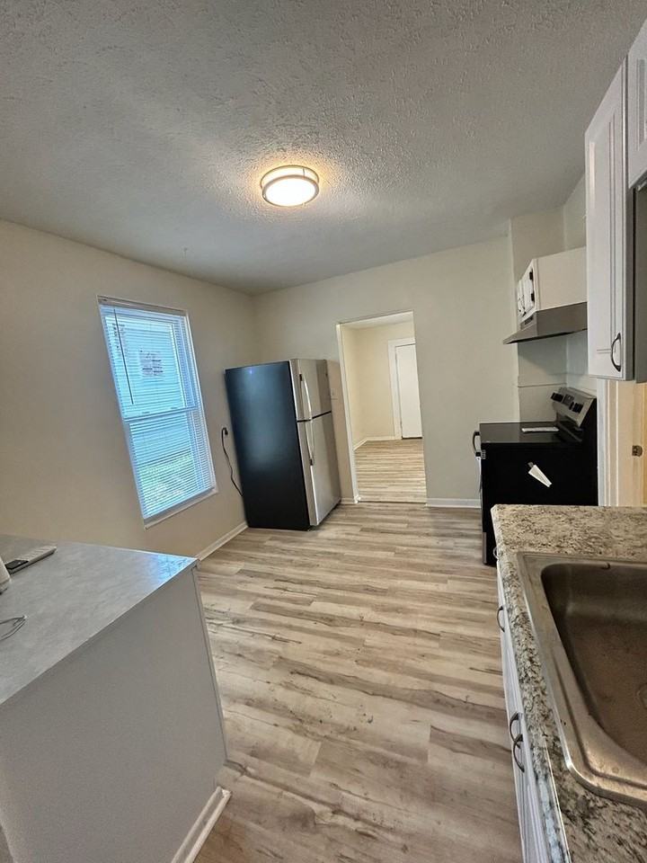 5355 Helen Avenue - Photo 3 of 15