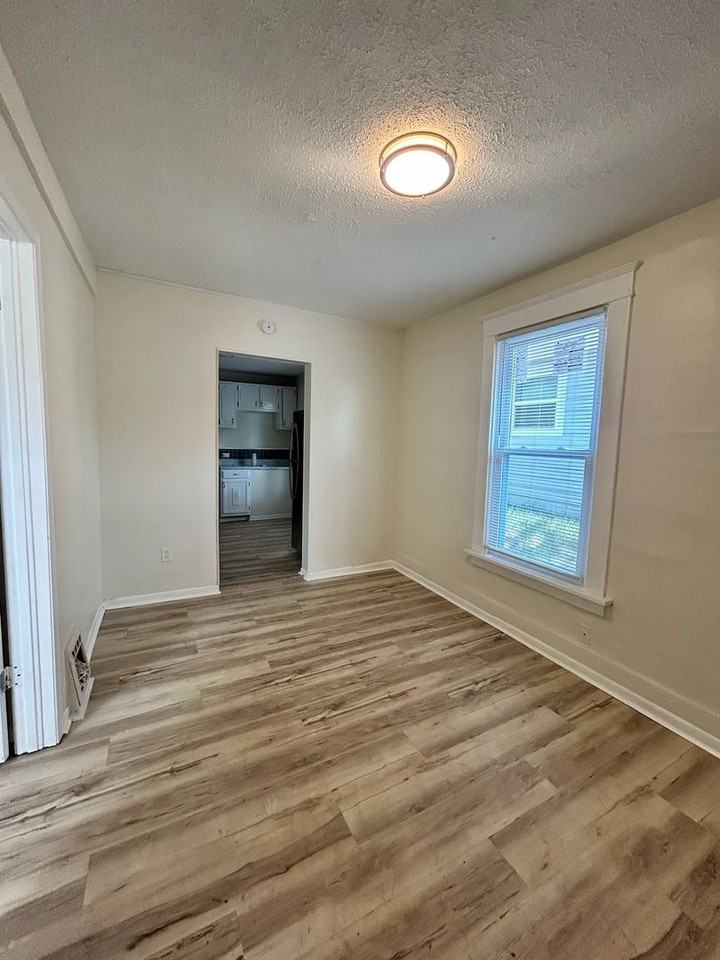 5355 Helen Ave - Photo 6 of 15