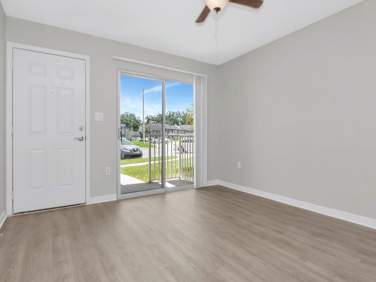 215 Lake Brook Cir #101 - Photo 2 of 28