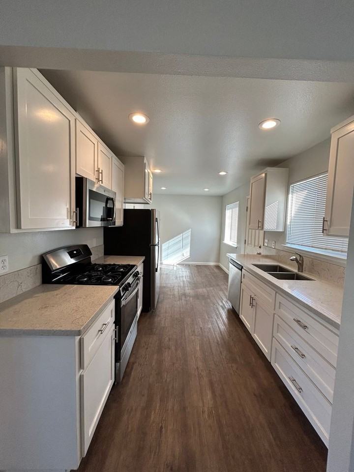 2843 Stormes Ave - Photo 3 of 14