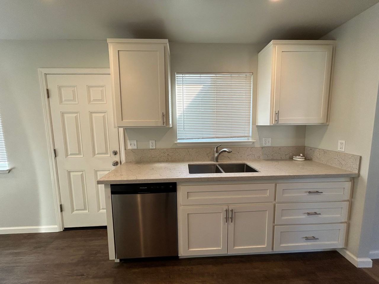 2843 Stormes Ave - Photo 5 of 14