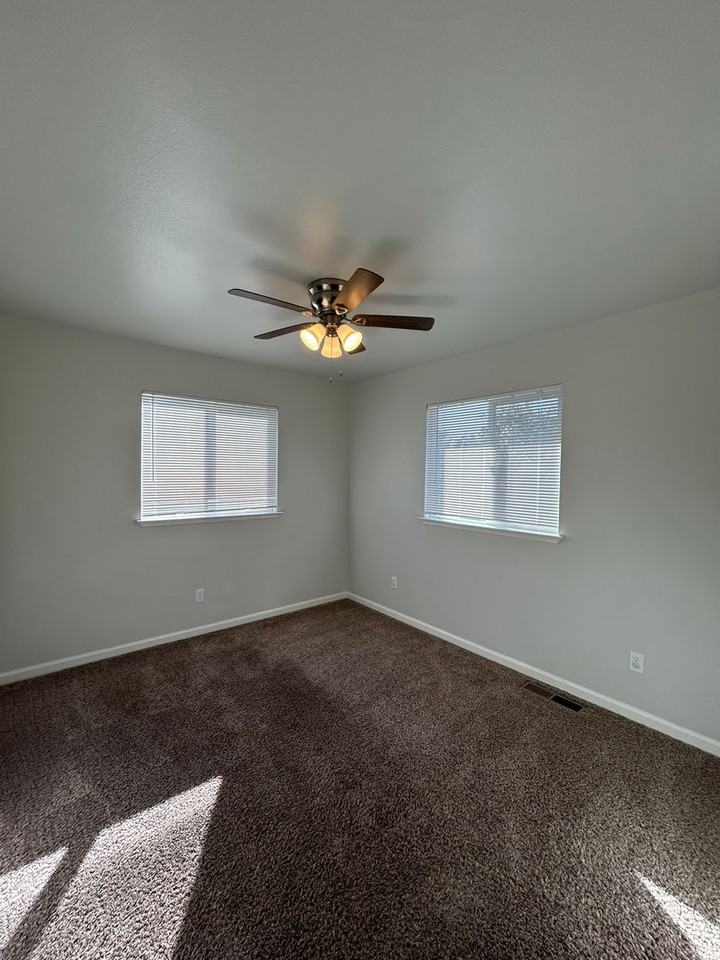 2843 Stormes Ave - Photo 7 of 14