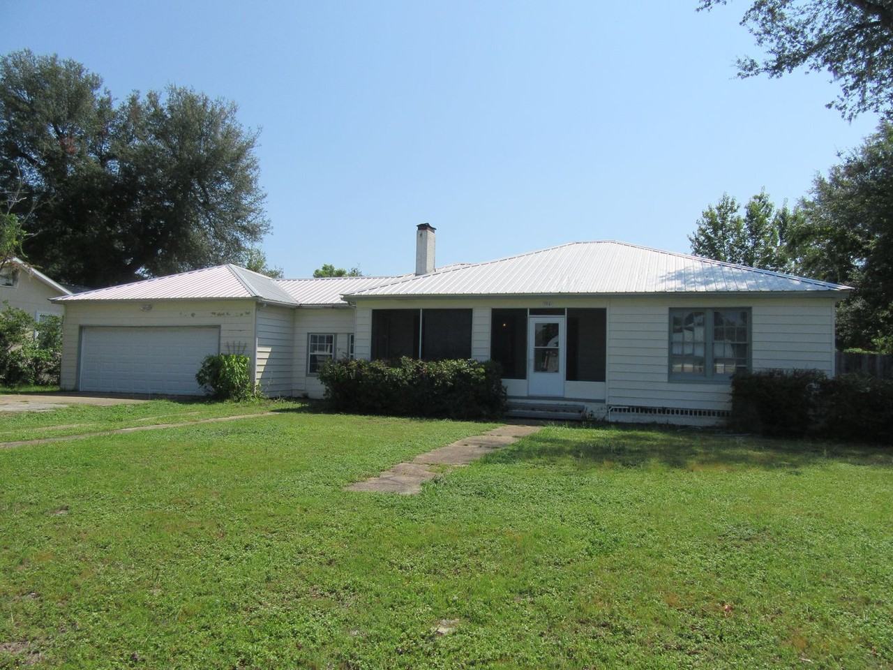304 Allen Ave - Photo 2 of 17
