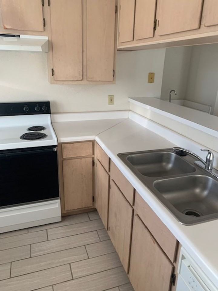 2036 Mesquite Ln #O301 - Photo 2 of 9