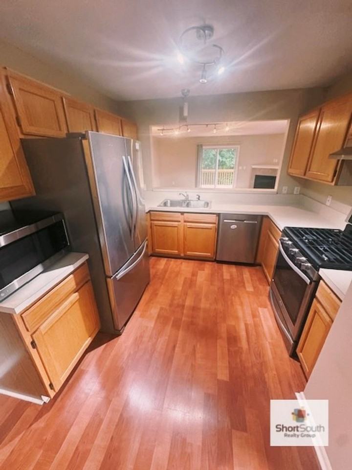 1784 Park Trl Ne - Photo 2 of 19