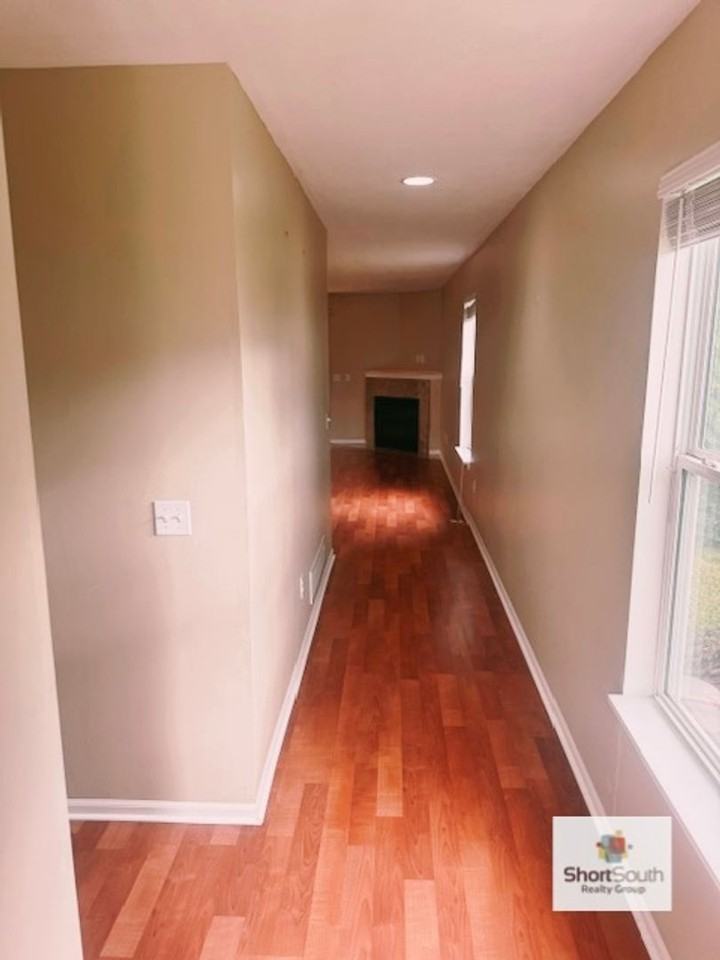1784 Park Trl Ne - Photo 4 of 19