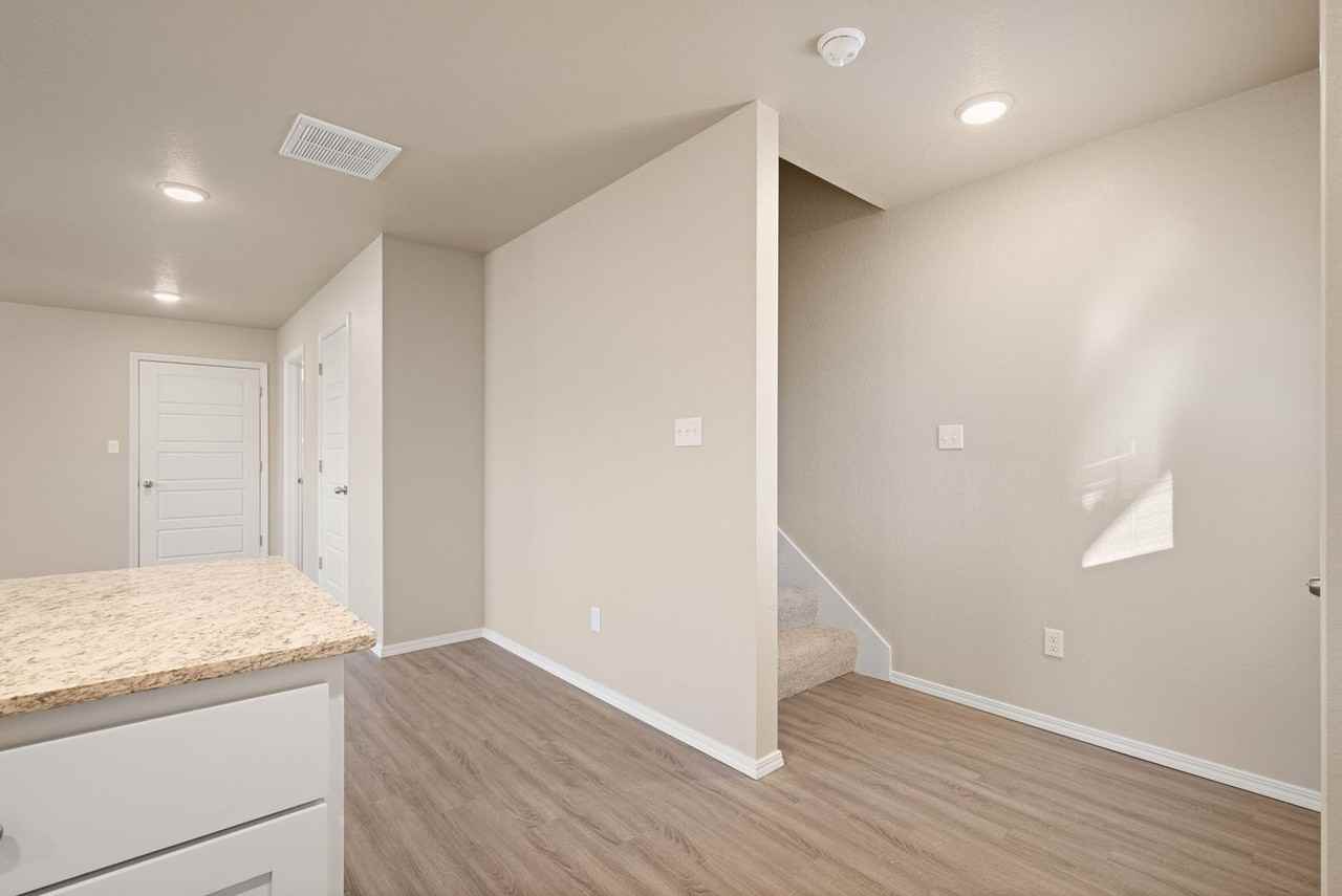 1914-1935 Linwood Drive - Photo 4 of 15