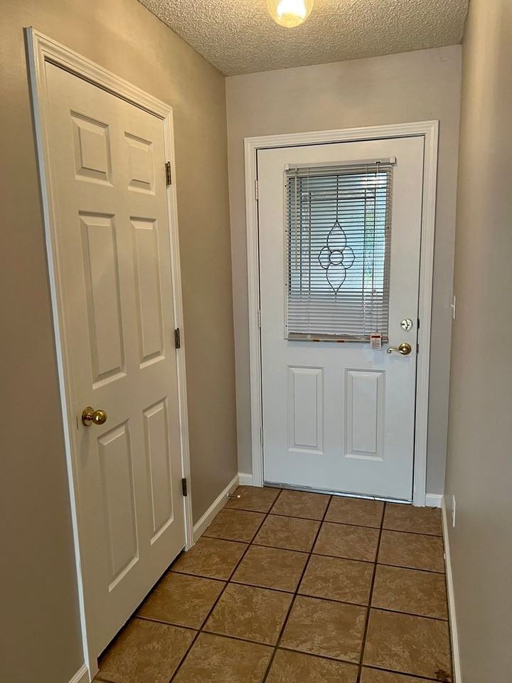 2105 Sheffield Dr - Photo 2 of 23
