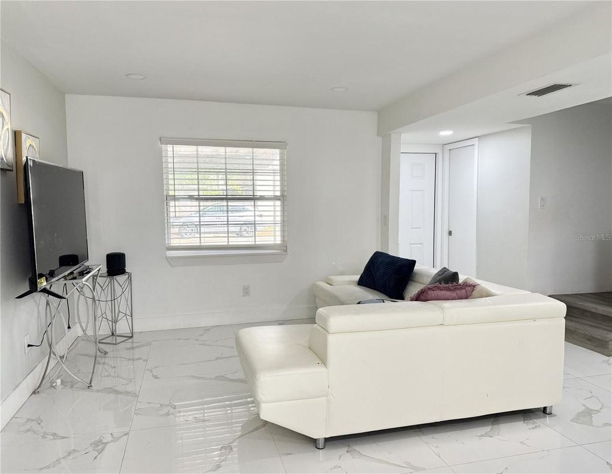 5118 Tennis Court Cir - Photo 3 of 25