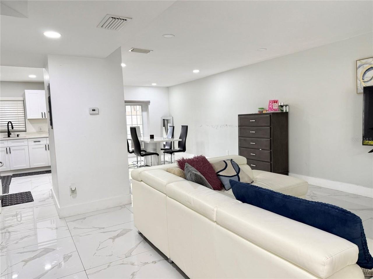 5118 Tennis Court Cir - Photo 5 of 25