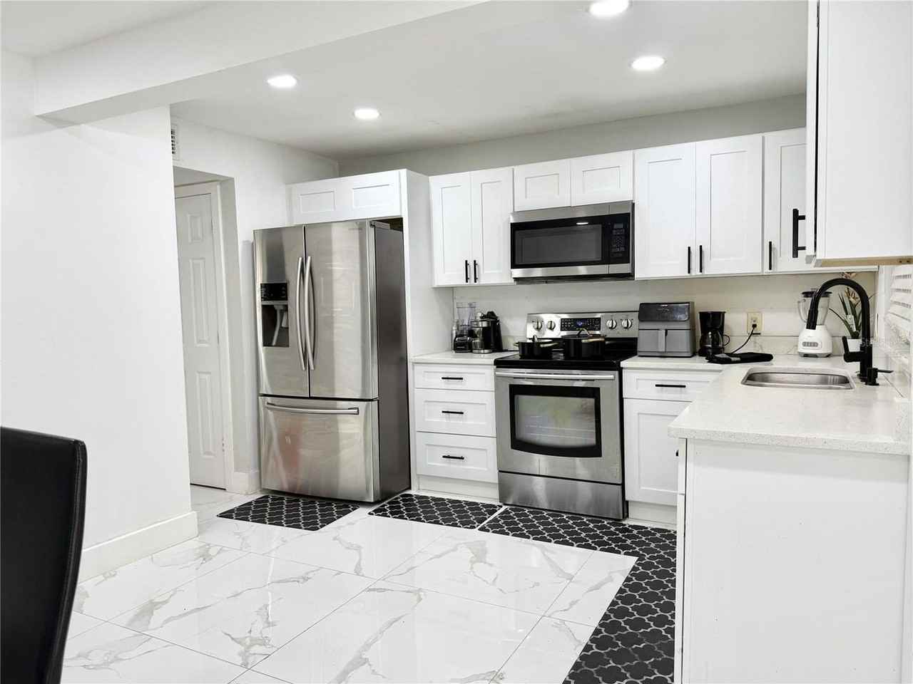 5118 Tennis Court Cir - Photo 6 of 25