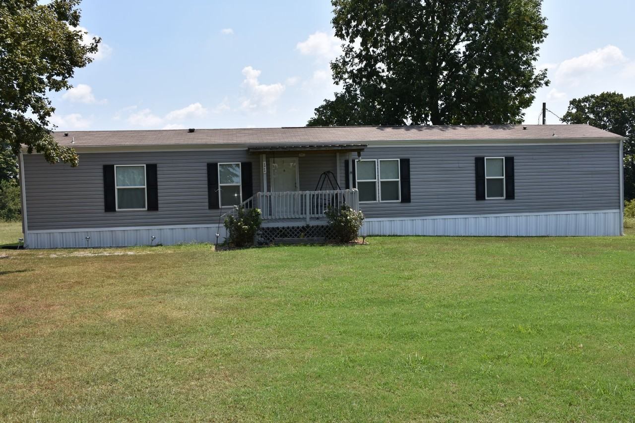 1960 N Soules Chapel Rd - Photo 2 of 9