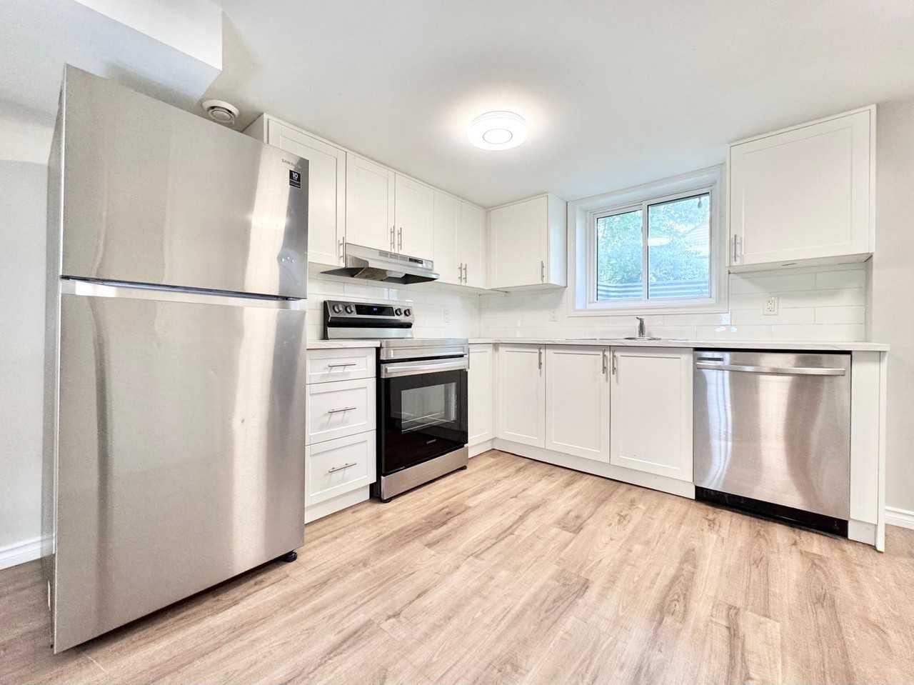 33 Dunkirk Rd Lowr - Photo 2 of 17